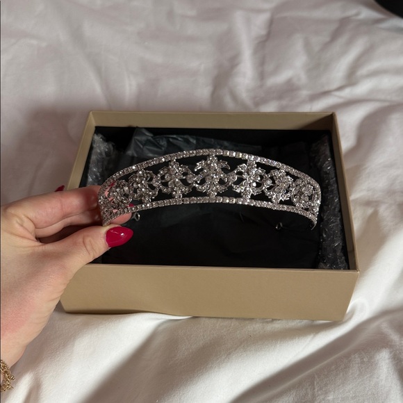 Pronovias Les Accessories Edusa Tiara - Picture 2 of 6
